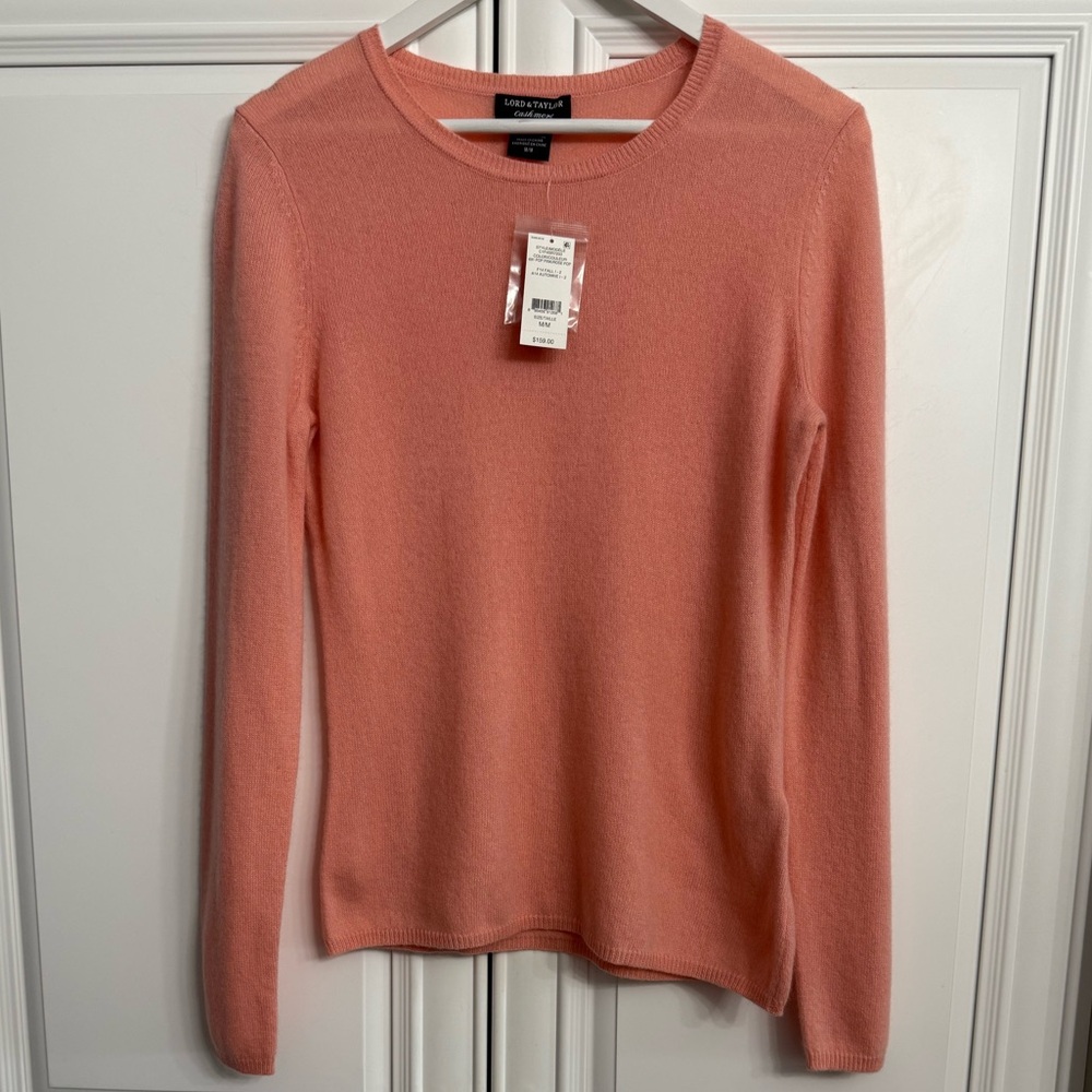 NWT Lord & Taylor Size Medium Crew Neck Peach Colour 100% Cashmere Sweater